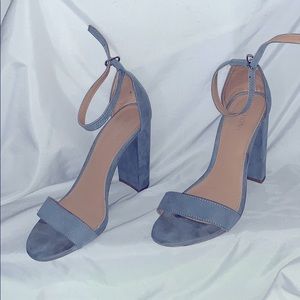 Light blue pumps